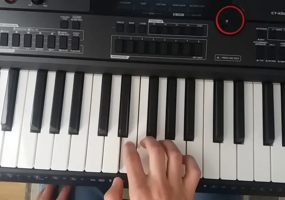 Jak zagrać na keyboardzie Sto lat łatwo i przyjemnie dla każdego