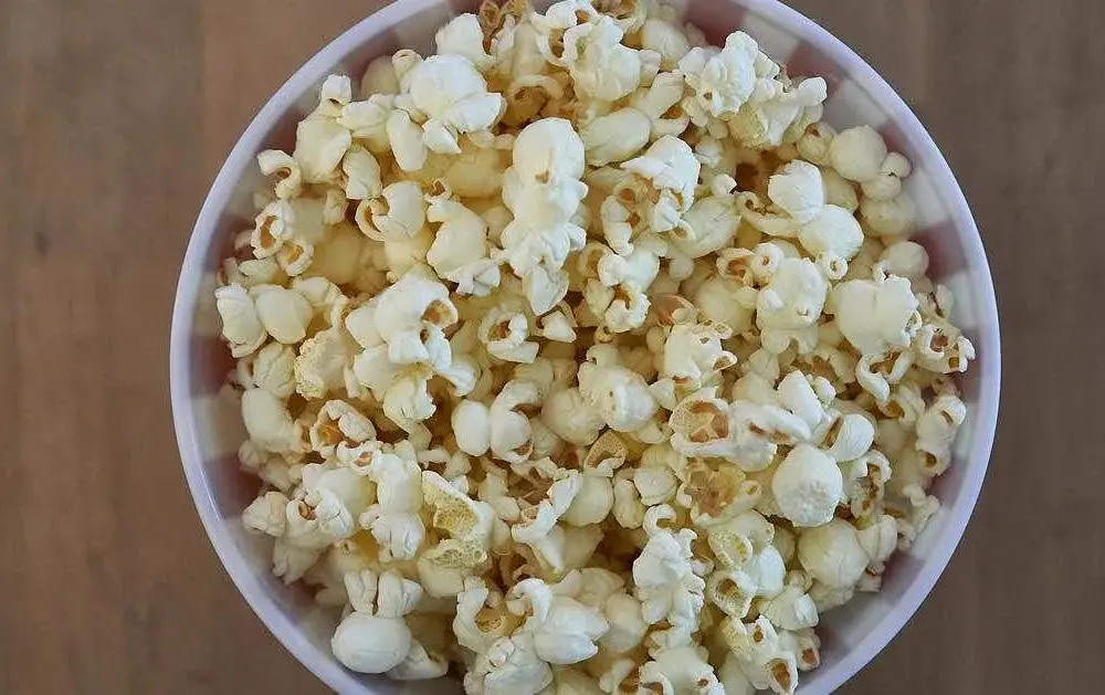 Popcorn w diecie: Zaskakująca prawda o zdrowych przekąskach
