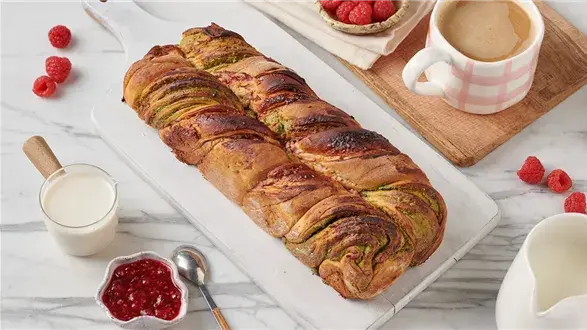 Donut babka, czyli babka drożdżowa z konfiturą malinową