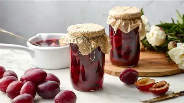 Śliwki w aromatycznym syropie