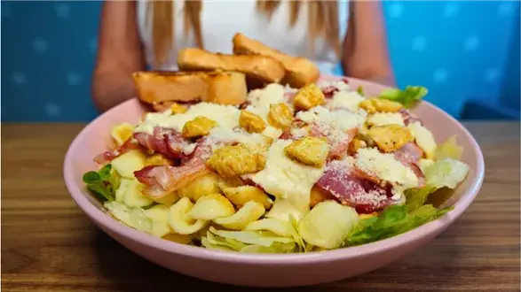 Makaronowa sałatka à la Cezar