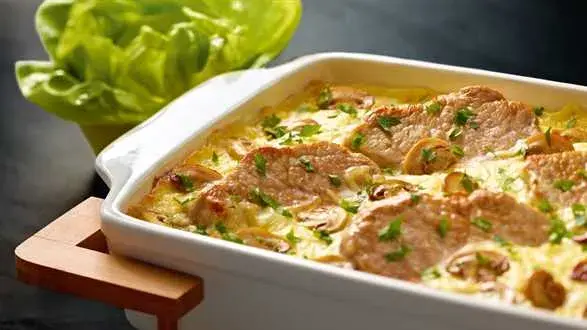 Schab zapiekany pod beszamelem z pieczarkami