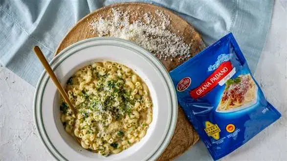 Zupa parmezan pasta