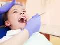 Kiedy pierwsza wizyta u dentysty? Przewodnik dla rodziców