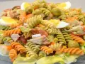 Ensalada de pasta de colores: ¡El secreto para que quede jugosa!
