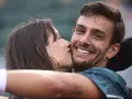 Veronica Confalonieri musetti, un abbraccio affettuoso e un sorriso radioso sul campo.