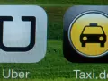 Uber und Taxi.de Apps nebeneinander, ein Zeichen für die starke **Uber Konkurrenz** im Fahrdienstmarkt.