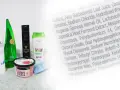 Kosmetyki do pielęgnacji: krem, żel aloesowy, szampon, peeling do ciała. Na drugim planie widać listę składników, w tym inci.