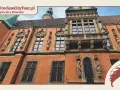 Bogato zdobiony ratusz we Wrocławiu, z detalami architektonicznymi i rzeźbami.