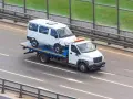 Holowanie na drodze ekspresowej: Czy to legalne? Sprawdź przepisy!