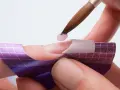 Czym przykleić sztuczne paznokcie, aby uniknąć uszkodzeń naturalnych?
