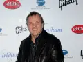 Meat Loaf lächelt in die Kamera, bereit, alles für die Liebe zu tun. Hinter ihm sind Logos von Rhino, Gibson und Eagle Rock Entertainment zu sehen.