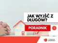 Model domu, ręce złożone w geście troski i napis "Jak wyjść z długów?". Poradnik finansowy.