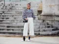 Elegancka stylizacja z białymi kulotami i tweedową marynarką. Dowiedz się, jak nosić kuloty zimą, by wyglądać stylowo i czuć się komfortowo.