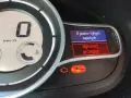 Na desce rozdzielczej Renault świeci się kontrolka klucz, informując o konieczności wykonania przeglądu.