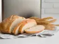 Świeżo upieczony chleb z maszyny, idealny na zdrowy posiłek. Ten przepis na zdrowy chleb z maszyny jest prosty i szybki.