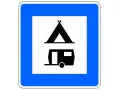 Verkehrszeichen für Campingplatz: Hier können Sie Ihr Wohnmobil parken und zelten.