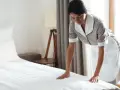 Kto pracuje w hotelu? Poznaj kluczowe role i ich zadania
