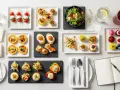 Catering na 50 osób: Ile kosztuje? Uniknij ukrytych opłat!