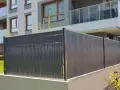 Czym osłonić ogrodzenie, aby zyskać prywatność i styl?