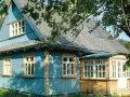 Jak odnowić elewację drewnianego domu i uniknąć kosztownych błędów