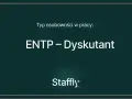 Typ osobowości w pracy: ENTP – Dysputant. Ten typ osobowości, ENTP, uwielbia dyskusje i nowe pomysły.