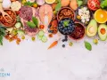 Zdrowe składniki: mięso, ryba, orzechy, jagody, awokado, warzywa. Idealne na dietę przed gastroskopią.