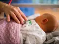 Pierwsza wizyta z noworodkiem: Kiedy i jak zadbać o bezpieczeństwo?