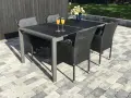 En vacker stenlagd uteplats med ett modernt matbord och stolar, perfekt för inspiration.