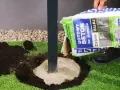Gotowy beton do słupków ogrodzeniowych w worku, gotowy do użycia. Wsypujesz, zalewasz wodą i gotowe!