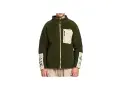 Giacca sherpa verde Stüssy con tasca beige e dettagli grafici sulle maniche. Perfetta per un look urbano e casual.