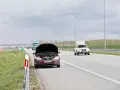 Holowanie na autostradzie: Czy można? Zakazy, wyjątki i mandat!