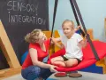 Jak terapeuta integracji sensorycznej wspiera dzieci z trudnościami sensorycznymi