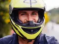 Kask motocyklowy: Jak dopasować? Uniknij błędów, ratuj życie!