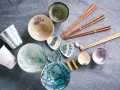 Piękne naczynia i pałeczki – idealne, by poczuć smak Japonii. Co kupić na pamiątkę?