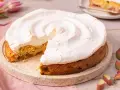 Ein saftiger Rhabarberkuchen mit einer luftigen Baiserhaube, der Lust auf mehr macht.
