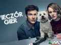 Jason Bateman i Rachel McAdams z psem, otoczeni przez karty, kości i pistolet. Zapowiada się wieczór pełen emocji i fajne filmy.