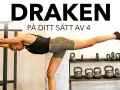 En kvinna utför enbens marklyft med raka armar framåt. Bakom henne syns en ställning med kettlebells.