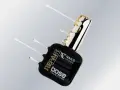 Czarna buteleczka z produktem do paznokci "base" od Nails Company, z płynnym, przezroczystym produktem wypływającym z butelki.