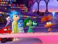 Le emozioni di Inside Out 2, tra cui Gioia, Tristezza e Disgusto, si preparano all'uscita del film con nuovi personaggi.