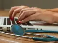 Ile dni zwolnienia może wystawić lekarz jednorazowo? Sprawdź maksymalne okresy