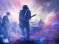 Zespół grający shoegaze, w otoczeniu psychodelicznych wizualizacji. Gitara, perkusja i bas tworzą eteryczny dźwięk.