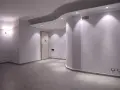 Spazi ampi e luminosi, perfetti per decidere cosa appendere alle pareti. Un'atmosfera moderna con un tocco di design.