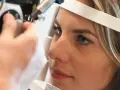 Esame oculistico con laser per foro retinico. La convalescenza procede bene, la paziente è serena.