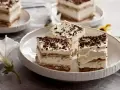 Tanie ciasto bez pieczenia z herbatnikami, kremem i posypką czekoladową. Idealne na deser.
