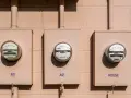 Trzy liczniki energii elektrycznej na ścianie. Czy to kara za włączenie fotowoltaiki?
