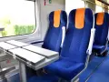 Wygodne siedzenia w pociągu PKP Intercity, gotowe na podróż do Warszawy.