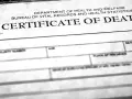 Fragment dokumentu "CERTIFICATE OF DEATH" - oficjalny dokument, który potwierdza, jak lekarz stwierdza zgon.