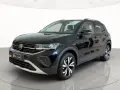Volkswagen T-Cross nero lucido, ideale per la città. Controlla la pressione pneumatici T-Cross per una guida sicura.