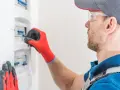 Kontrola instalacji elektrycznej w bloku - co musisz wiedzieć, aby uniknąć zagrożeń